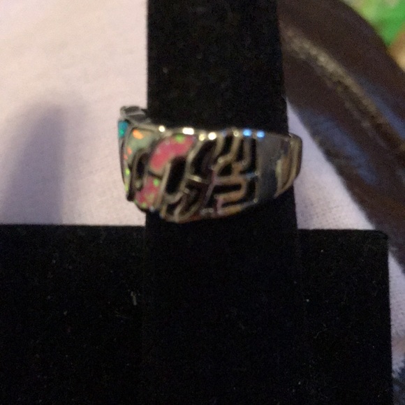 Opel and silver chain link ring. Very pretty